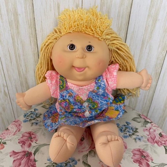 Authentic cabbage patch kid doll - Picture 2 of 6